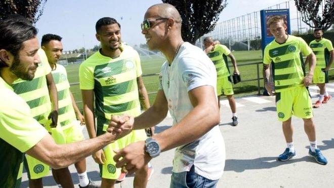 面临着来自 面临着来自