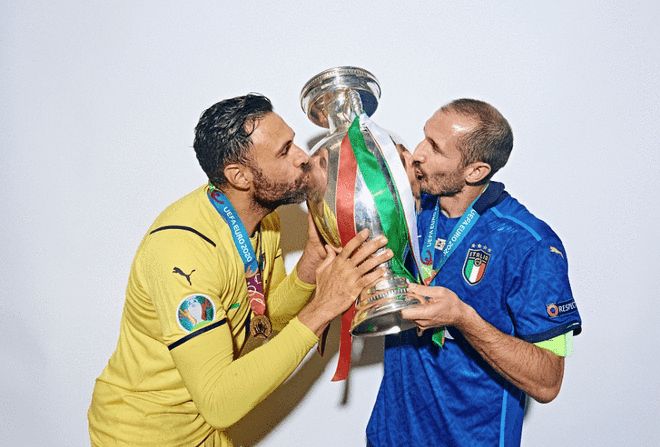 无数球迷的 无数球迷的