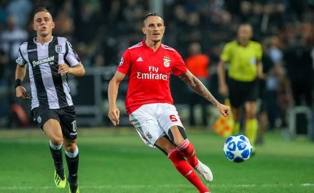 成为议论焦 成为议论焦